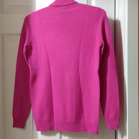 Cashmere sweater by Bloomingdales - Picture 13 of 13